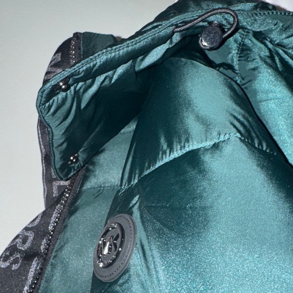 Michael Kors Women's Iridescent Green & Black Puffer Jacket - Picture 12 of 14